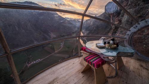 best-zoom-backgrounds-free-airbnb-la-1587415010