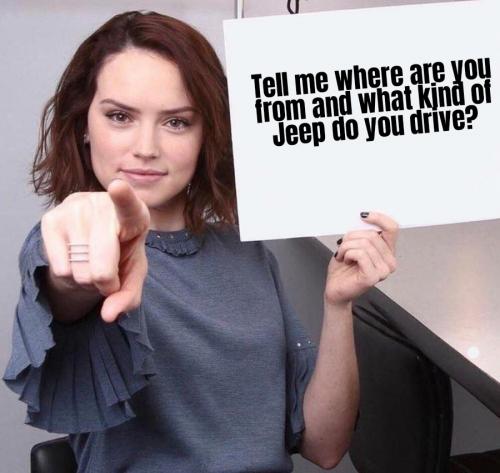 Daisy Ridley Pointing 31012022000239