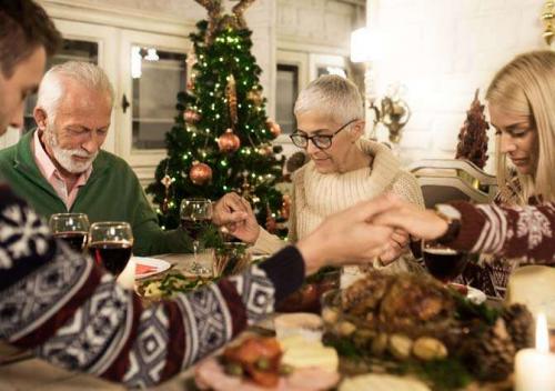 oraciones-de-navidad-cena-de-nochebuena-oracion-para-noche-buena-4x3